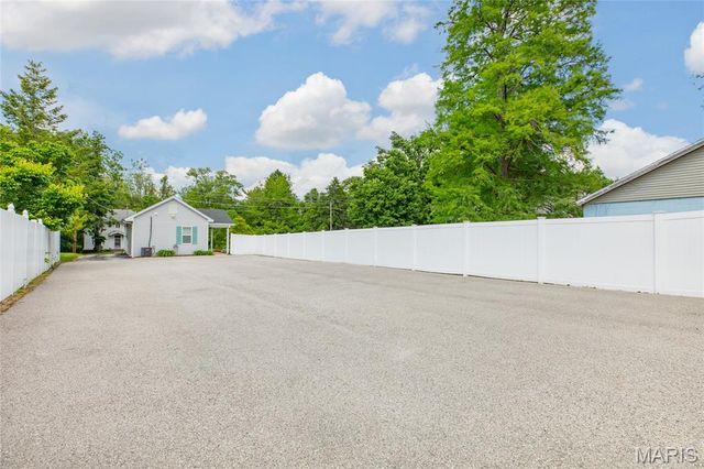 509 Pearl Street, Godfrey, IL 62035