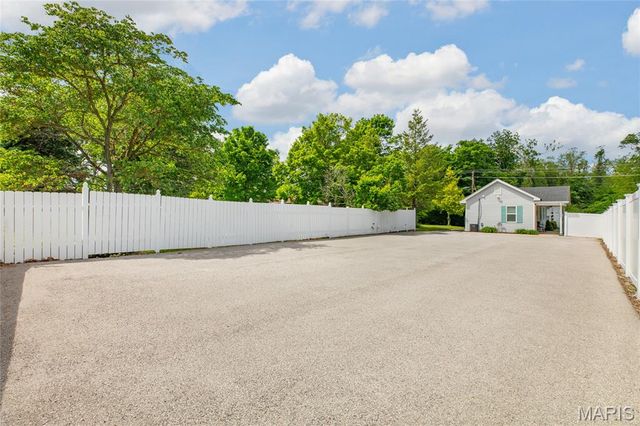 509 Pearl Street, Godfrey, IL 62035