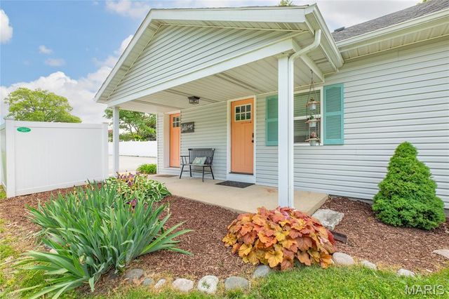 509 Pearl Street, Godfrey, IL 62035
