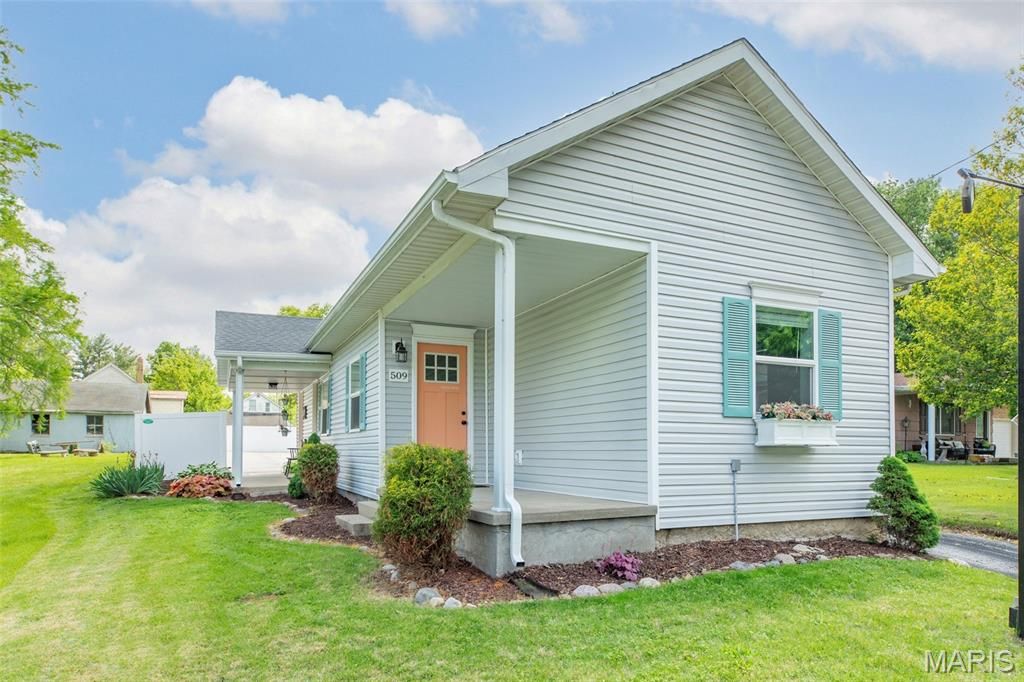 509 Pearl Street, Godfrey, IL 62035