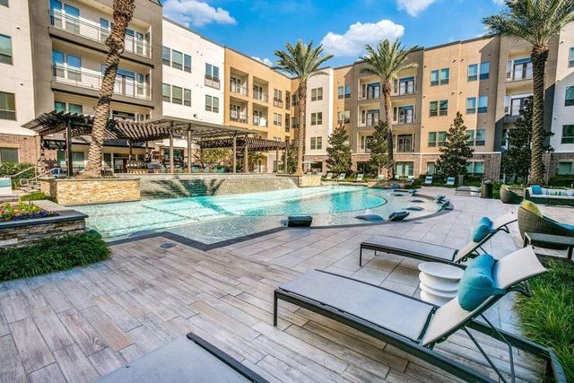 935 N Wilcrest 2051, Houston, TX 77079