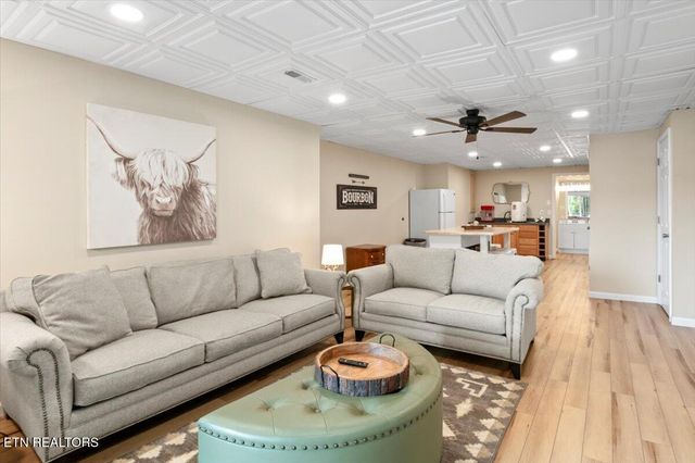 824 Deerfield Way, Lafollette, TN 37766