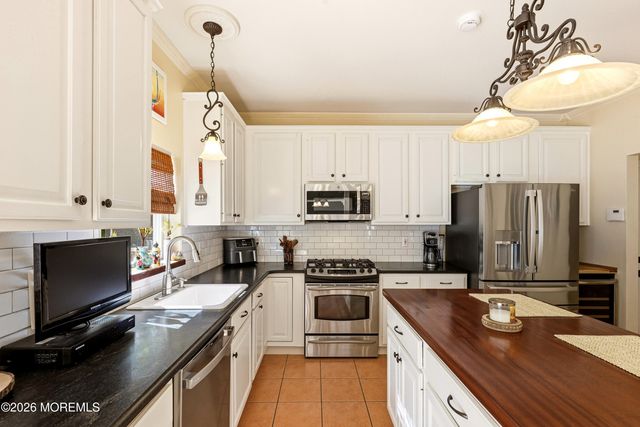 7 Arboretum Drive, Jackson, NJ 08527