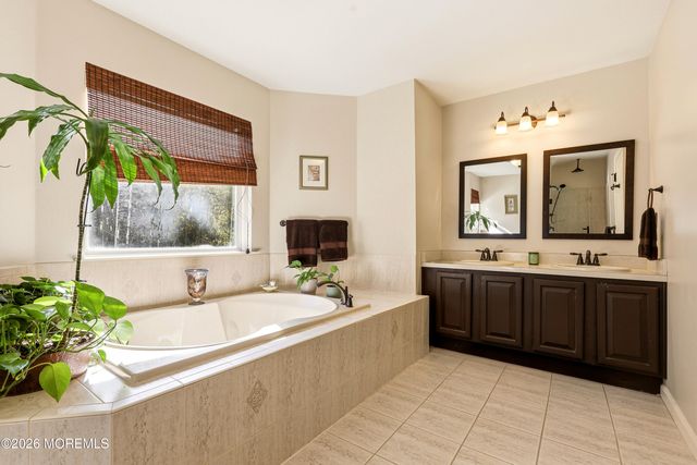 7 Arboretum Drive, Jackson, NJ 08527