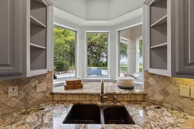 29707 High Eschelon, Fair Oaks Ranch, TX 78015