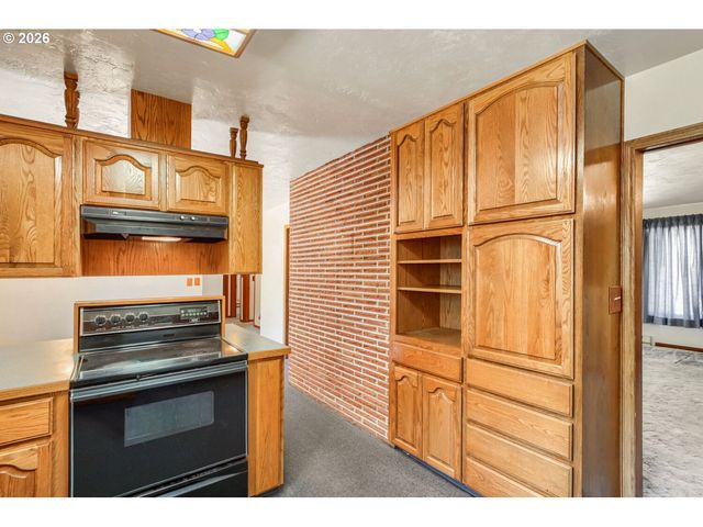 28250 Sw FARMINGTON Rd, Hillsboro, OR 97123
