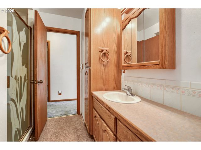 28250 Sw FARMINGTON Rd, Hillsboro, OR 97123