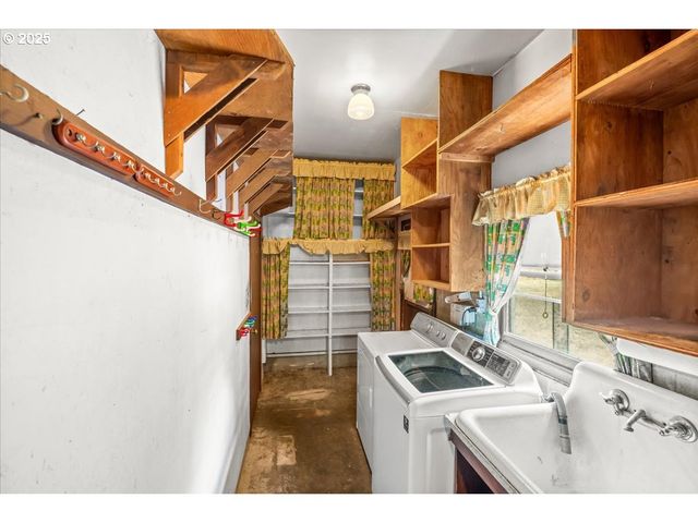 456 Nw DENNIS Ave, Hillsboro, OR 97124