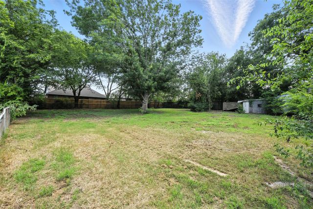 608 W Walcott Street, Pilot Point, TX 76258