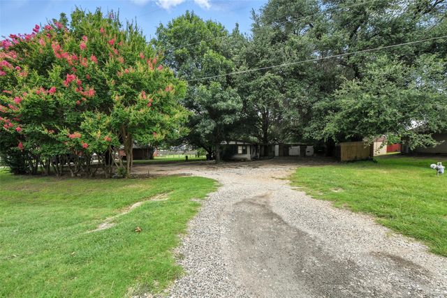 608 W Walcott Street, Pilot Point, TX 76258