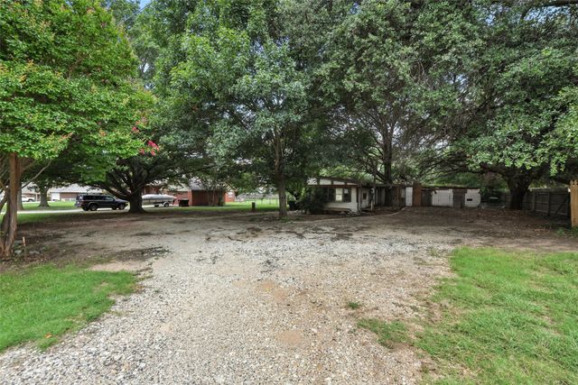 608 W Walcott Street, Pilot Point, TX 76258