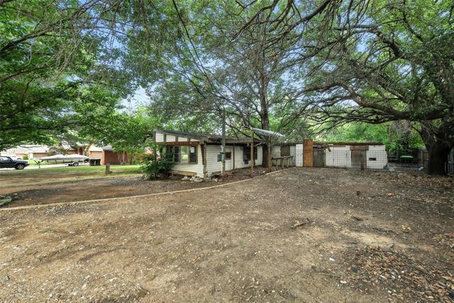 608 W Walcott Street, Pilot Point, TX 76258