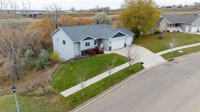 501 27TH ST NW, Minot, ND 58703
