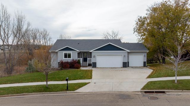501 27TH ST NW, Minot, ND 58703