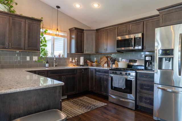 501 27TH ST NW, Minot, ND 58703