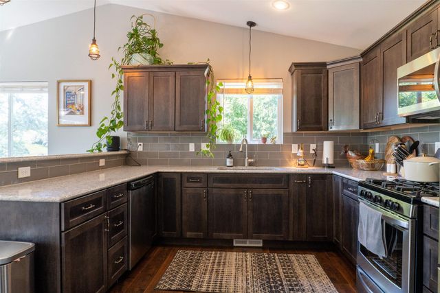 501 27TH ST NW, Minot, ND 58703