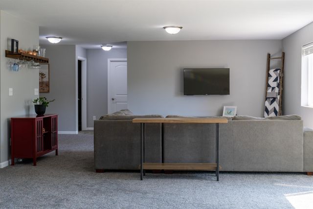 501 27TH ST NW, Minot, ND 58703