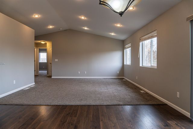 501 27TH ST NW, Minot, ND 58703