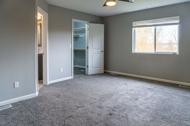 501 27TH ST NW, Minot, ND 58703