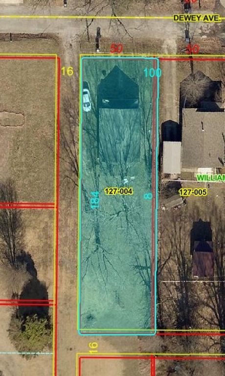 Image 12 of property listing at 725 Dewey Avenue, Mt Vernon, IL 62864