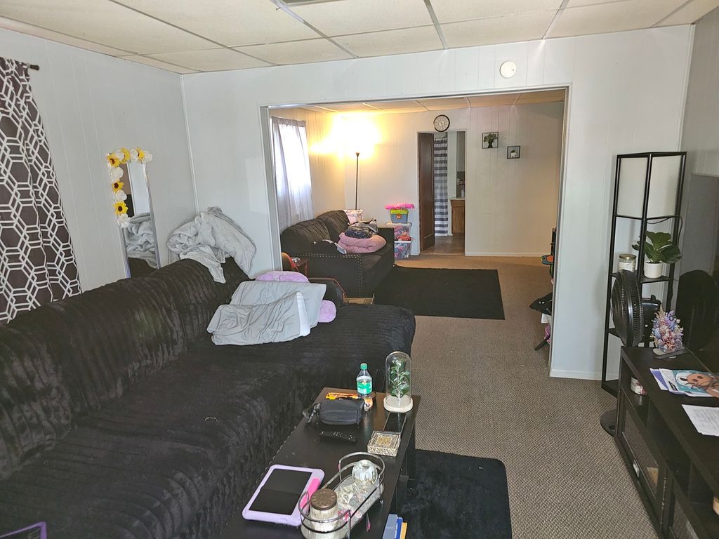 Image 5 of property listing at 725 Dewey Avenue, Mt Vernon, IL 62864