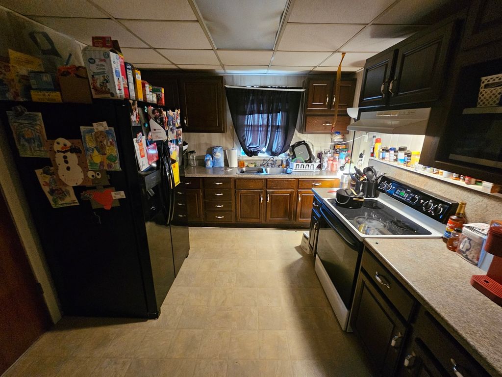 Image 8 of property listing at 725 Dewey Avenue, Mt Vernon, IL 62864