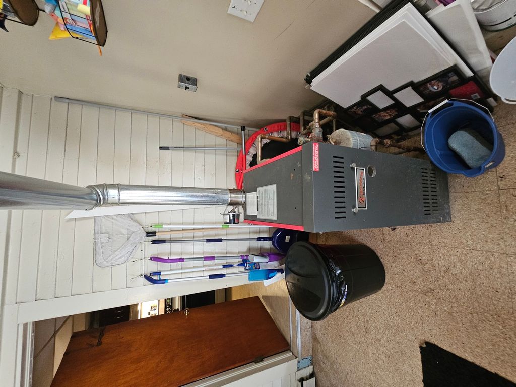 Image 9 of property listing at 725 Dewey Avenue, Mt Vernon, IL 62864