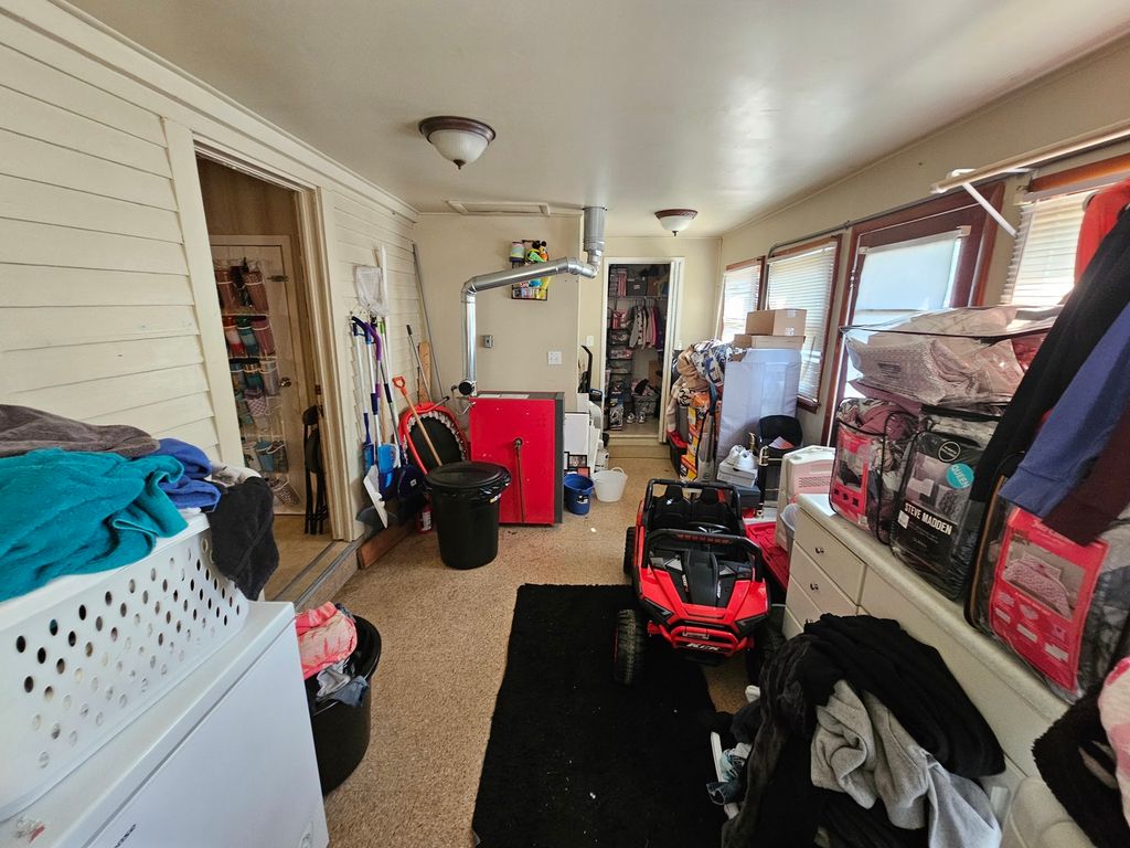 Image 10 of property listing at 725 Dewey Avenue, Mt Vernon, IL 62864