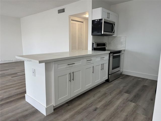 630 Layne Blvd 211, Hallandale Beach, FL 33009
