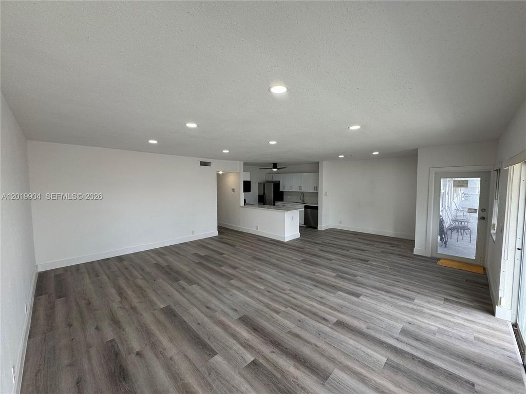 630 Layne Blvd 211, Hallandale Beach, FL 33009