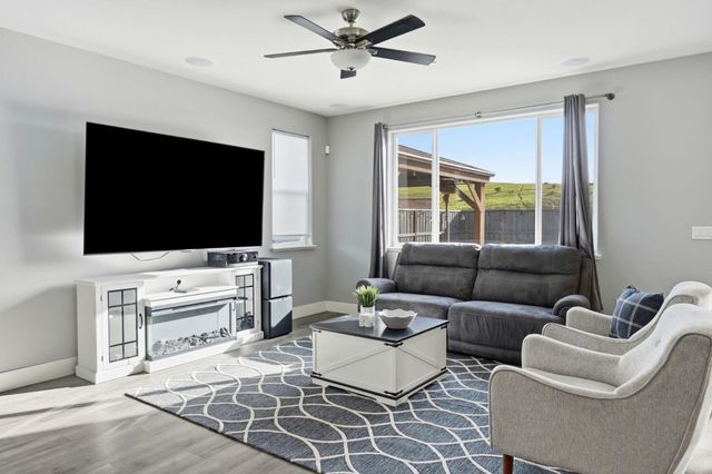 190 Tanoak Street, Hollister, CA 95023