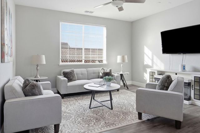 190 Tanoak Street, Hollister, CA 95023