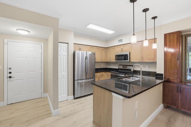 6559 Emerald Dunes Drive 308, West Palm Beach, FL 33411