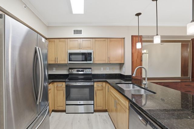 6559 Emerald Dunes Drive 308, West Palm Beach, FL 33411