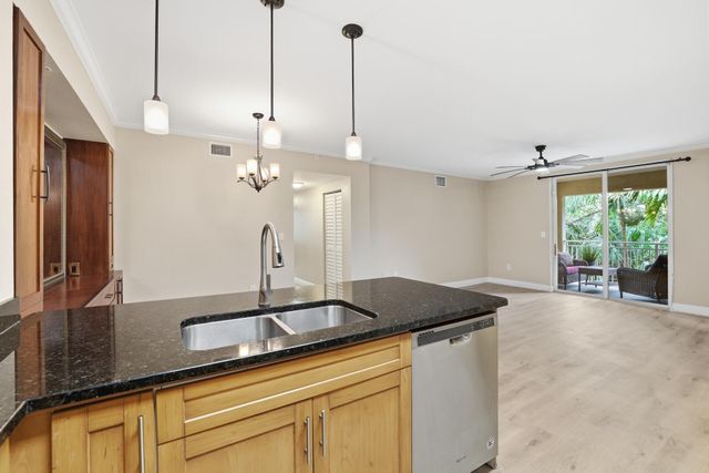 6559 Emerald Dunes Drive 308, West Palm Beach, FL 33411