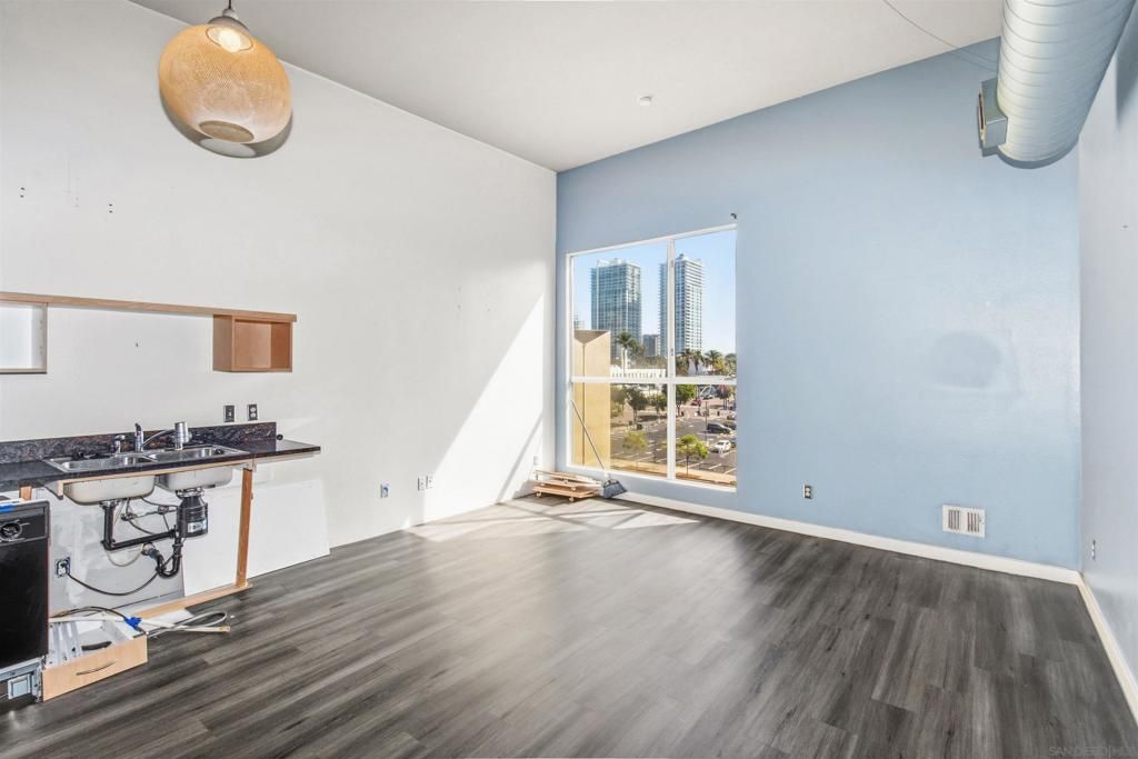Image 10 of property listing at 777 6th Avenue 404, San Diego, CA 92101