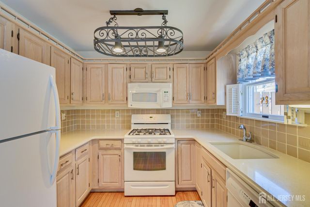 6 Mulberry Lane 6, Metuchen, NJ 08840