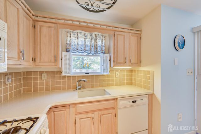 6 Mulberry Lane 6, Metuchen, NJ 08840