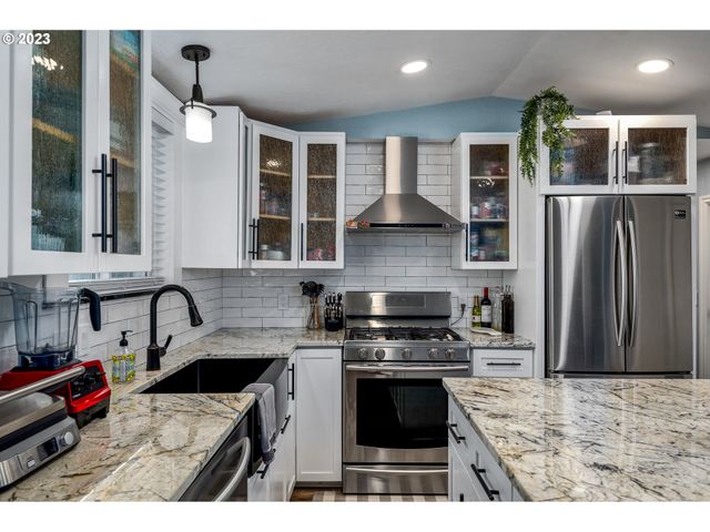 1699 N TERRY St 100, Eugene, OR 97402