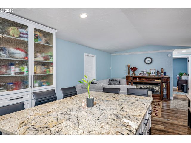 1699 N TERRY St 100, Eugene, OR 97402