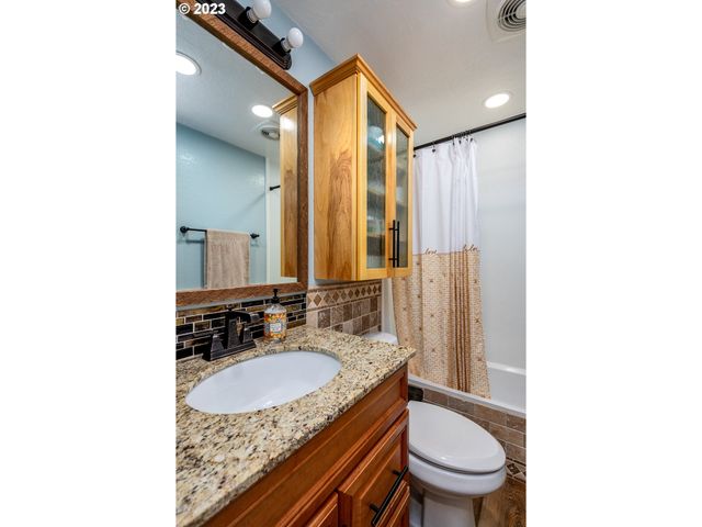 1699 N TERRY St 100, Eugene, OR 97402