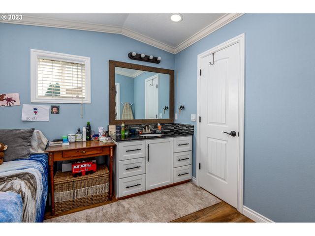 1699 N TERRY St 100, Eugene, OR 97402