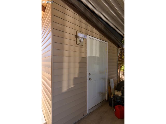 1699 N TERRY St 100, Eugene, OR 97402