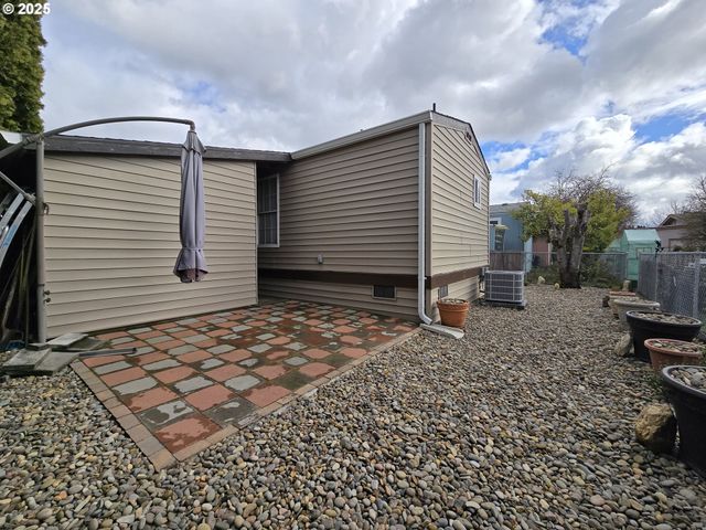 1699 N TERRY St 100, Eugene, OR 97402