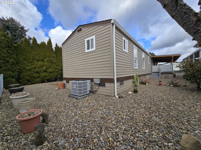 1699 N TERRY St 100, Eugene, OR 97402