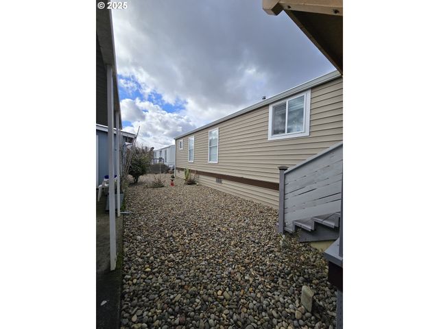 1699 N TERRY St 100, Eugene, OR 97402