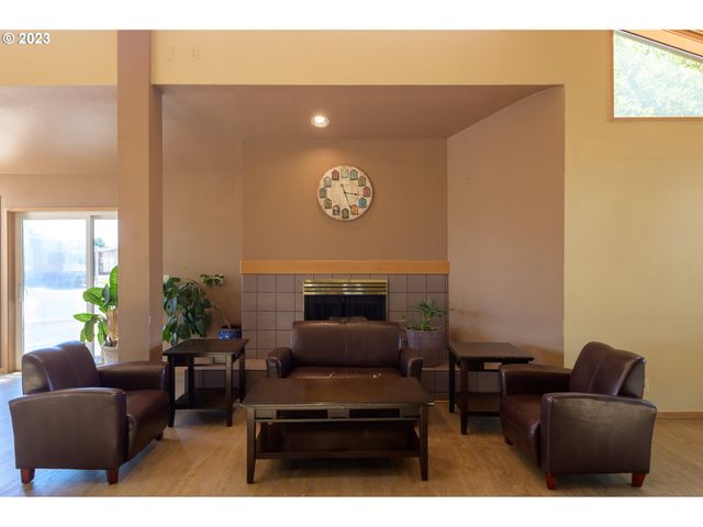 1699 N TERRY St 100, Eugene, OR 97402