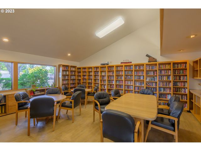 1699 N TERRY St 100, Eugene, OR 97402