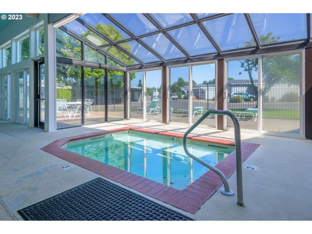 1699 N TERRY St 100, Eugene, OR 97402