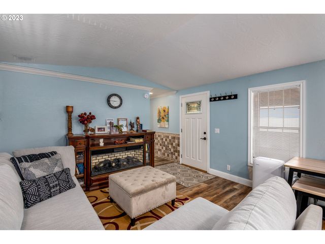 1699 N TERRY St 100, Eugene, OR 97402